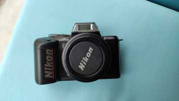 Máquina fotográfica NIKON F-401s c/ lente Nikon NIKKOR AF 35-75mm