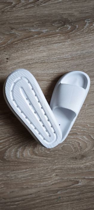 Шльопанці для басейну/ пляжні.