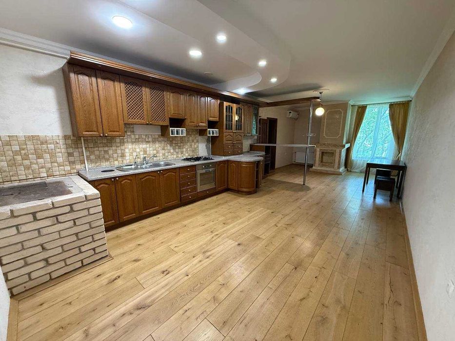 Оренда 4к будинку з гаражем на Карачунах