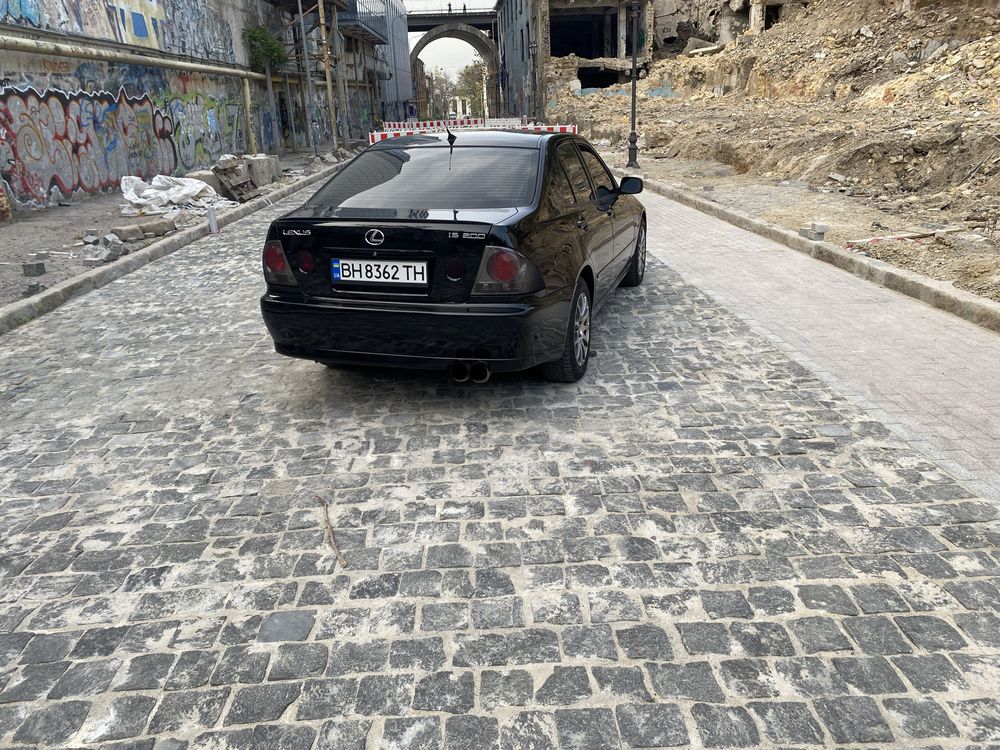 Lexus is 200 1999 2.0