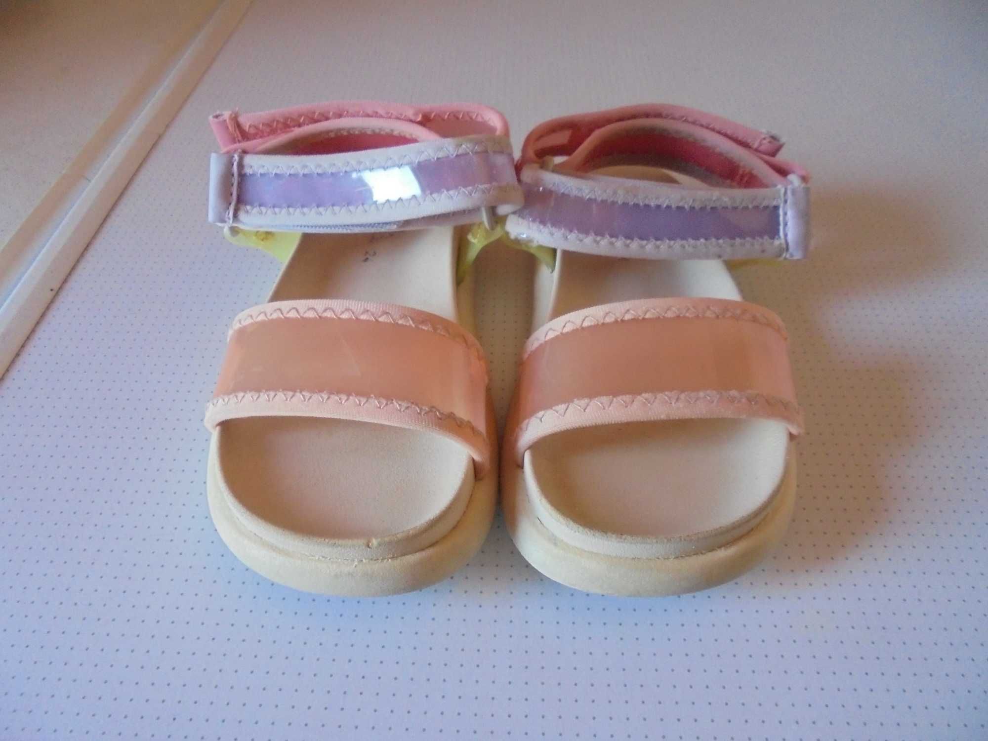 sandálias de menina da marca Zara