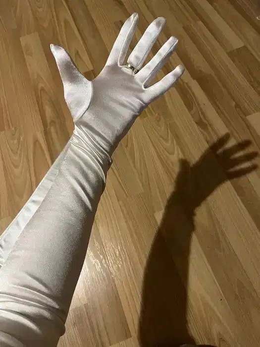 Długie białe rękawiczki akcesoria do zdjęć sesji