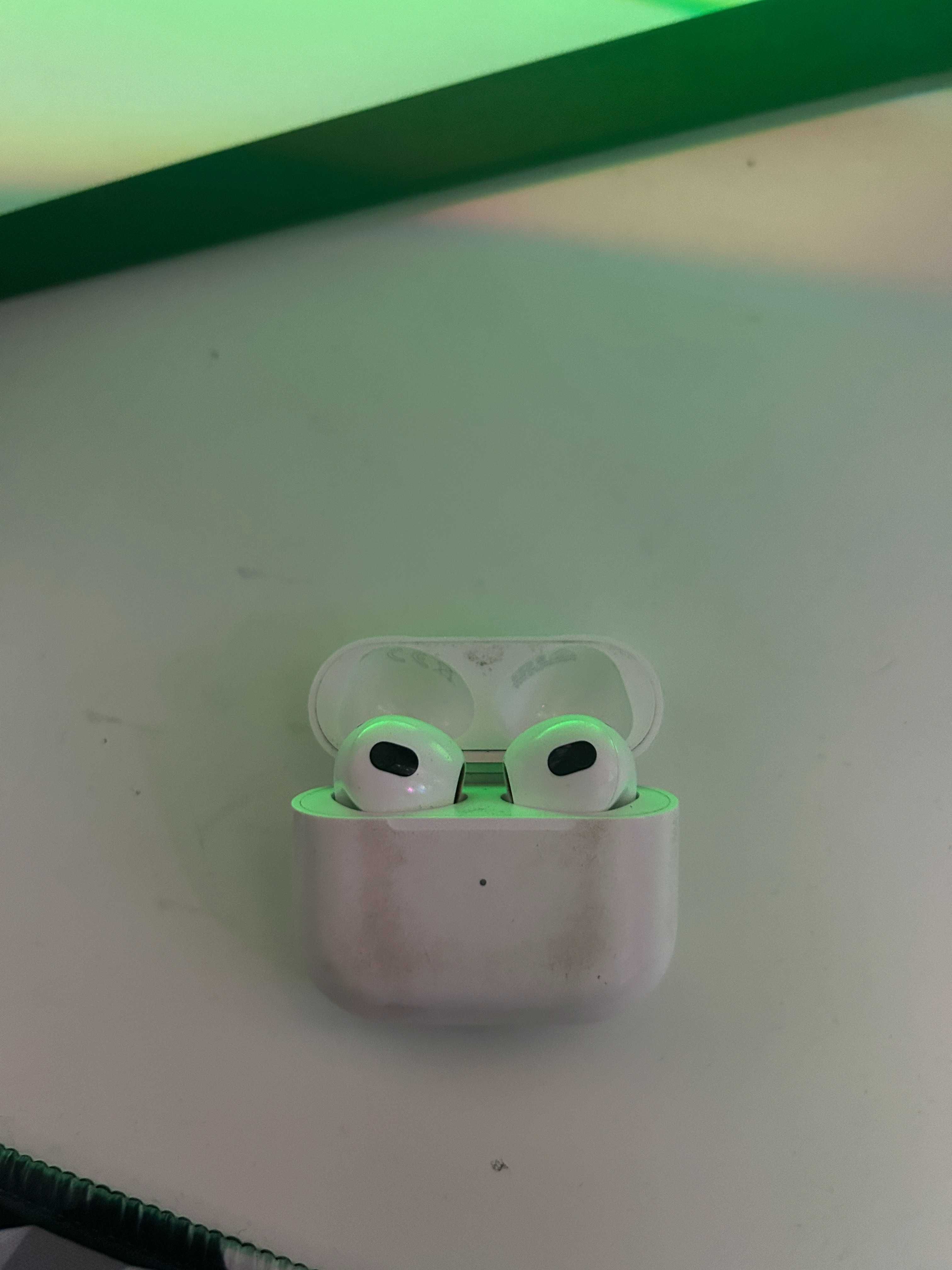Apple AirPods 3 + etui ładujące lightning z MagSafe