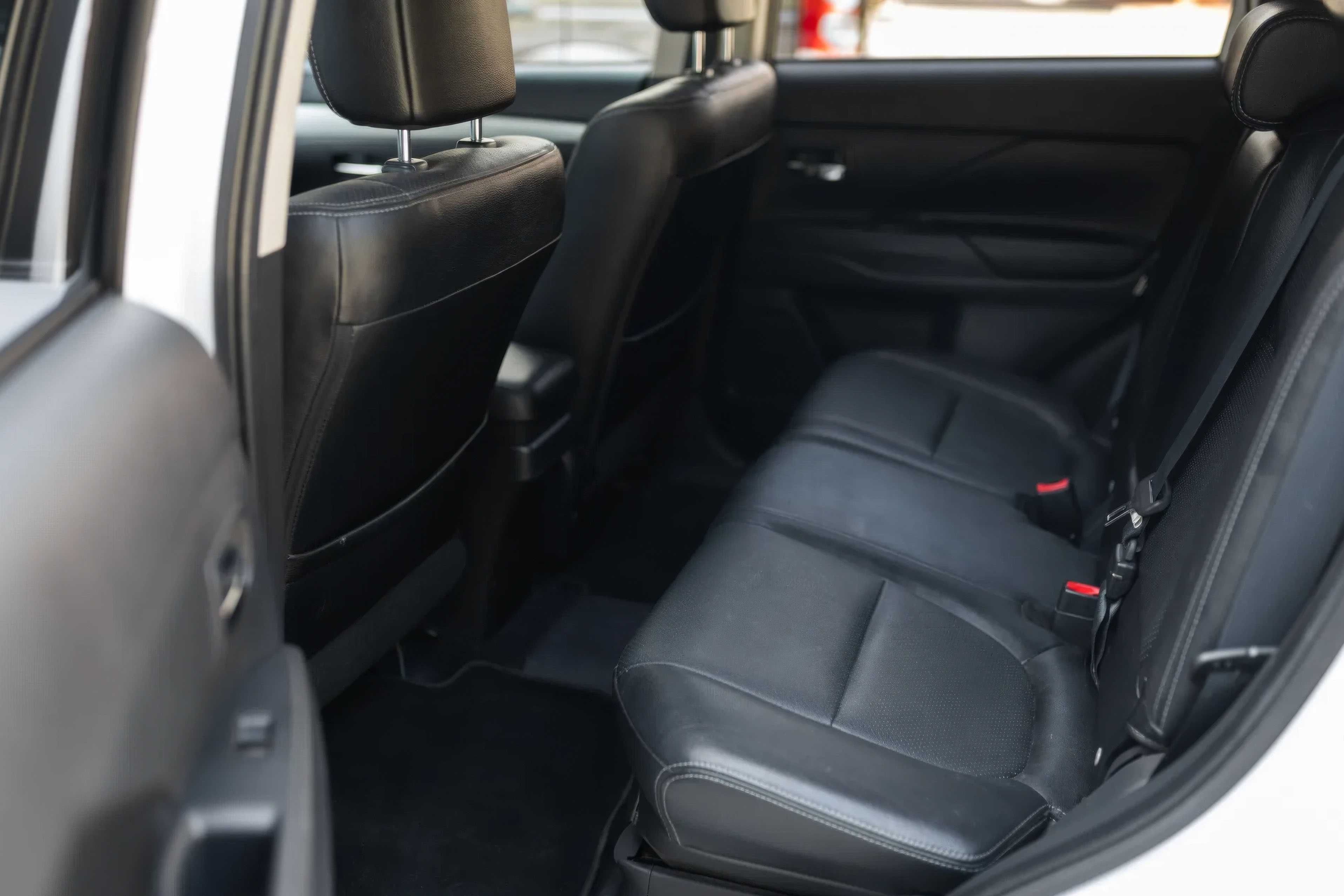 Mitsubishi Outlander PHEV 2015