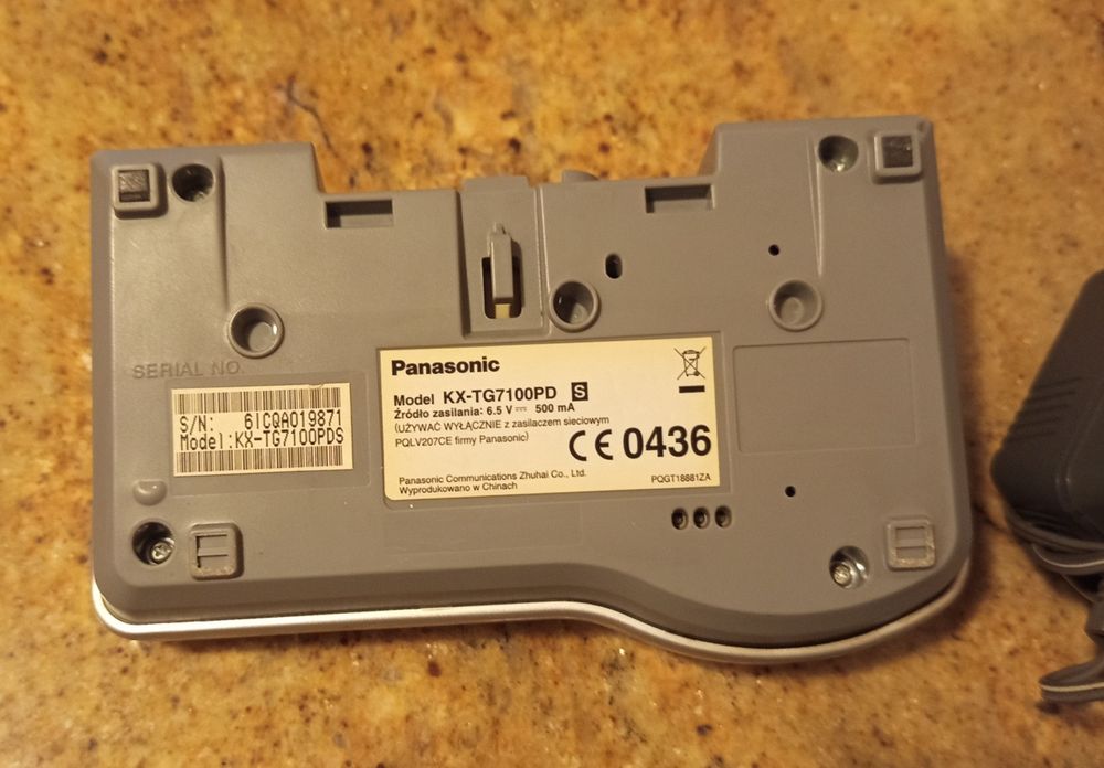 Stacjonarny telefon bezprzewodowy Panasonic
KX-TG7100PD