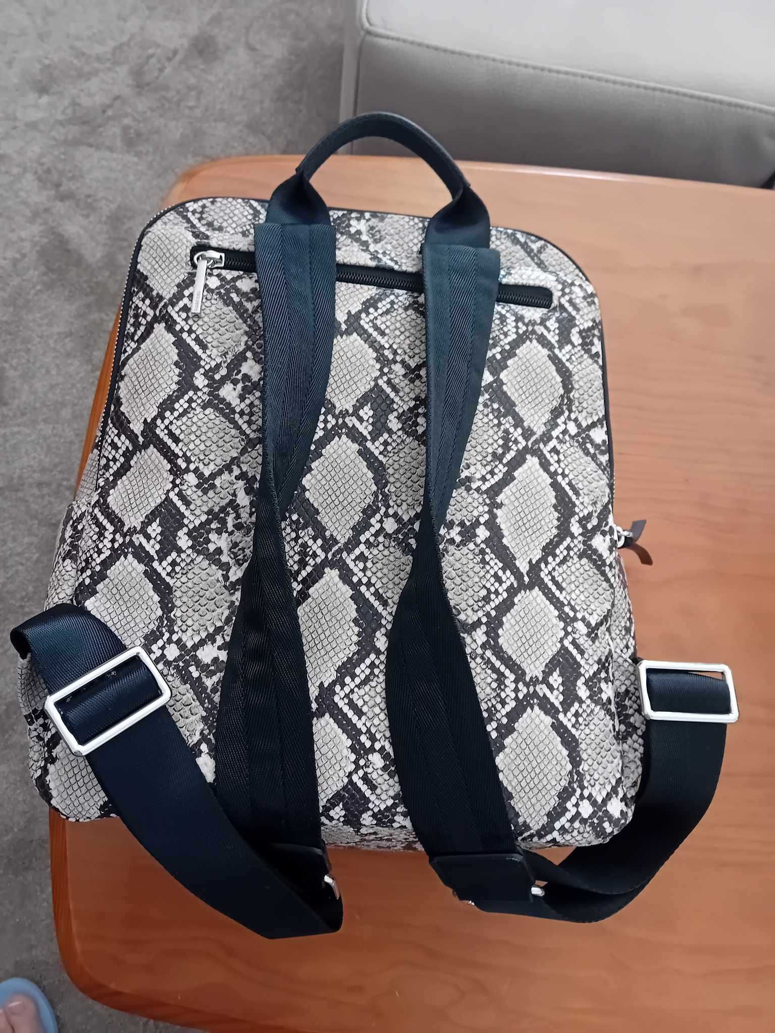 Mochila nova tamanho L Parfois