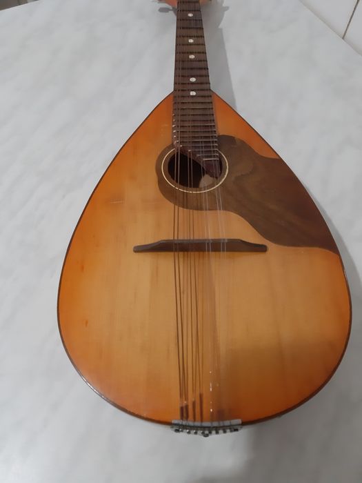 Продам мандолину 8-ми струнную