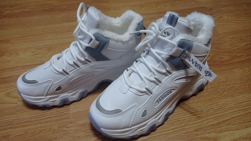 Утеплённые кросовки новые