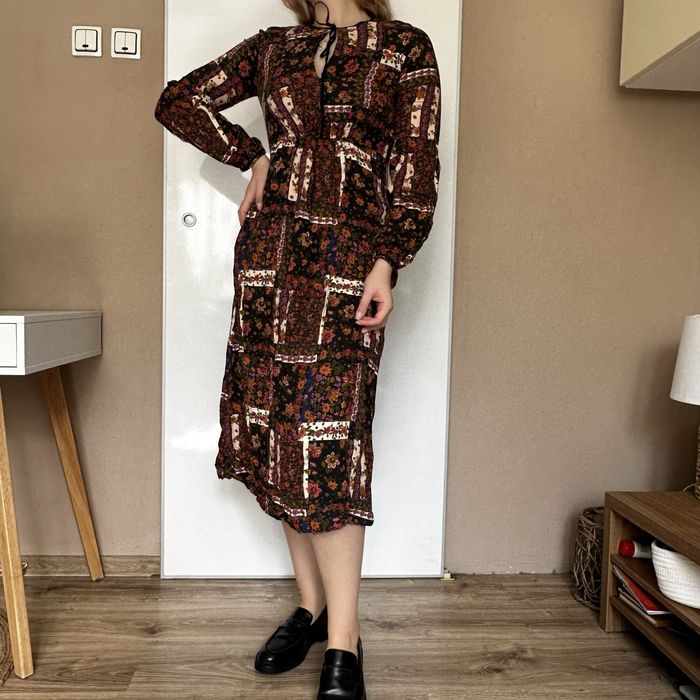 sukienka w kwiaty zara