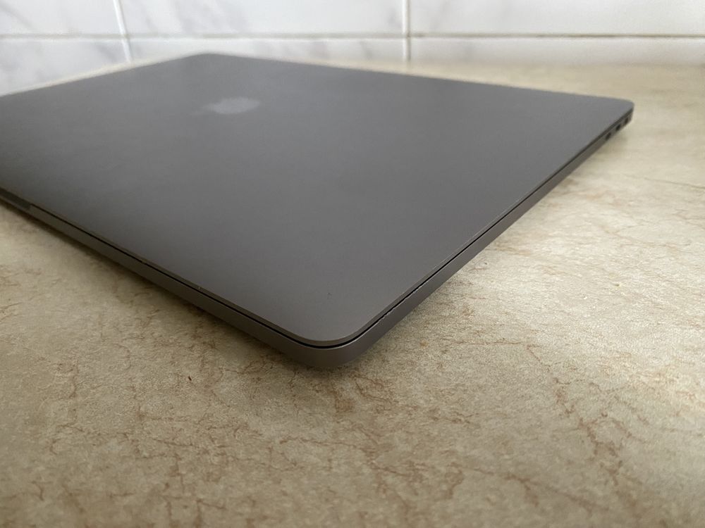 MacBook Pro "15", 2019, Touch Bar, 16/256