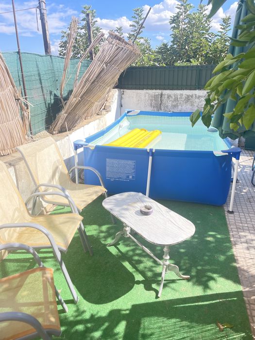 Piscina com um ano de uso,