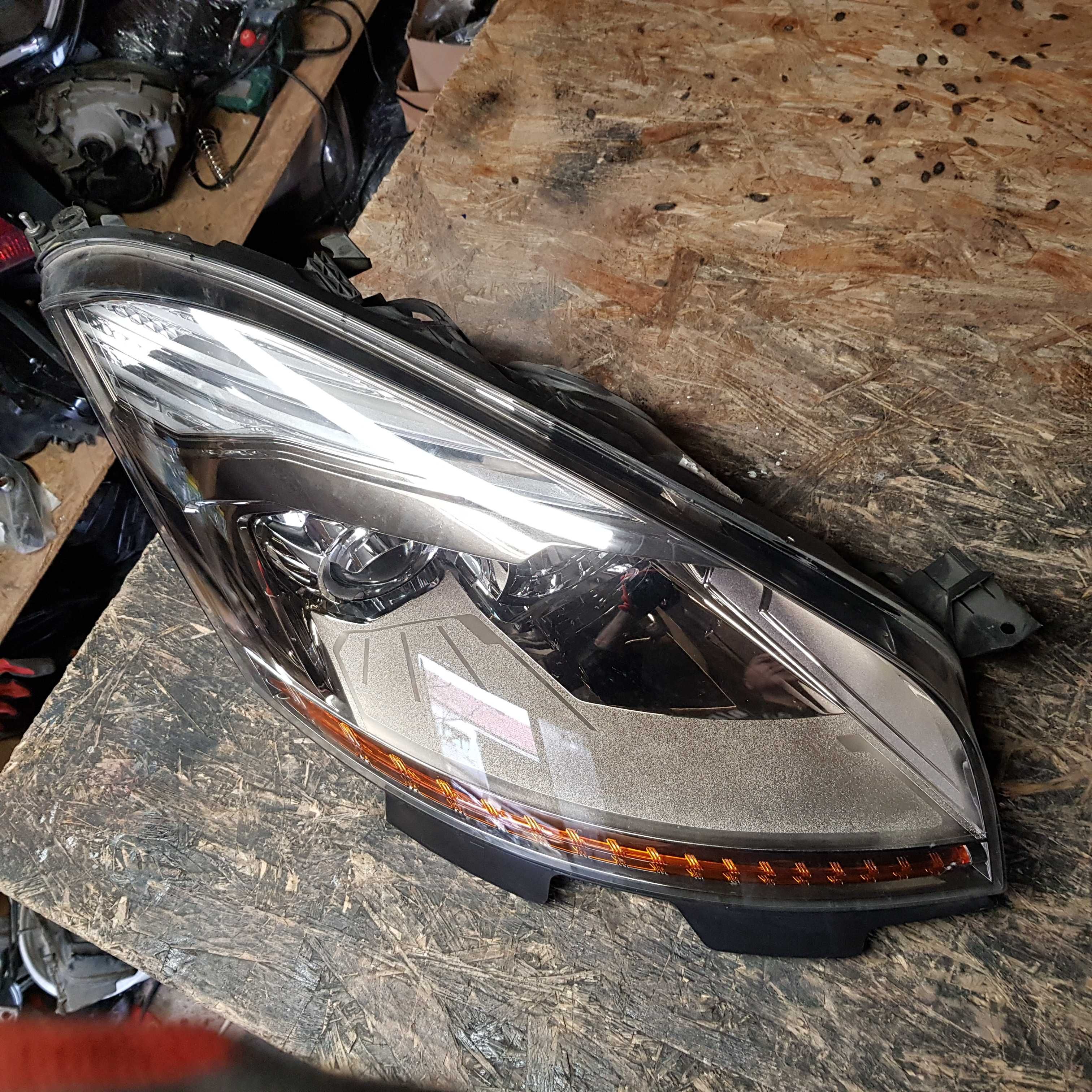 lampa przód Citroen C4 Picasso , C4 Grand Picasso xenon 2006-