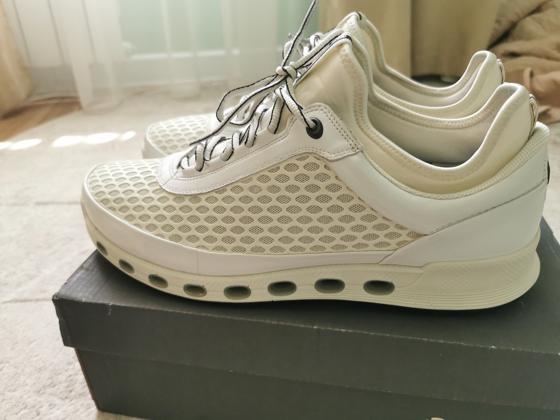 Продам ecco кросівки Ecco