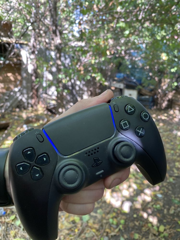 Продаю джостик ps 5 оригинальный геймпад DualSense для PS5 (чёрный)