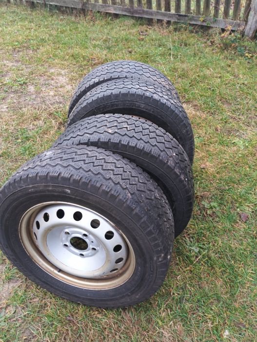 Колеса без тріщин и гуль.Диски рівненьки по нашими дрогам не їздили .