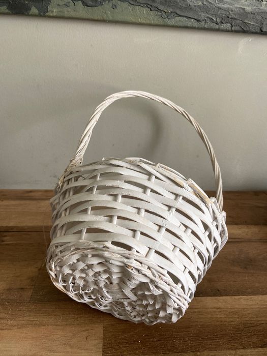 Cesta de vime branca