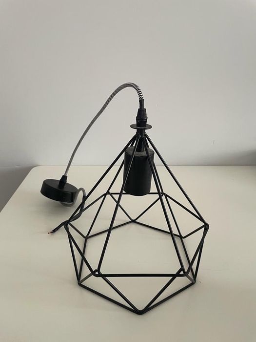 Lampa sufitowa czarna