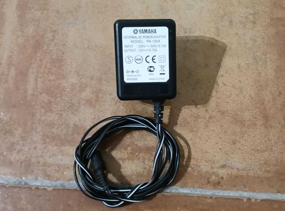 Piano/Teclado Yamaha PSR-E233