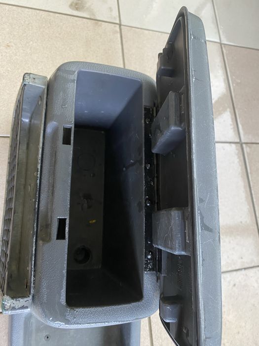 Полка подлокотник бардачок Volvo FH12