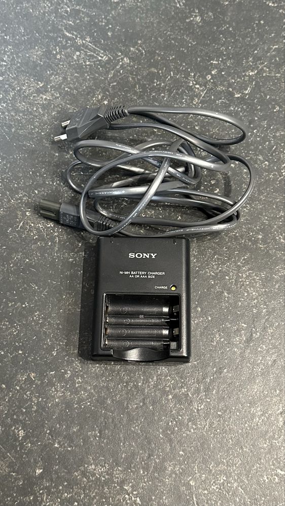 Ładowarka Sony BC CS2B do baterii AA i AAA