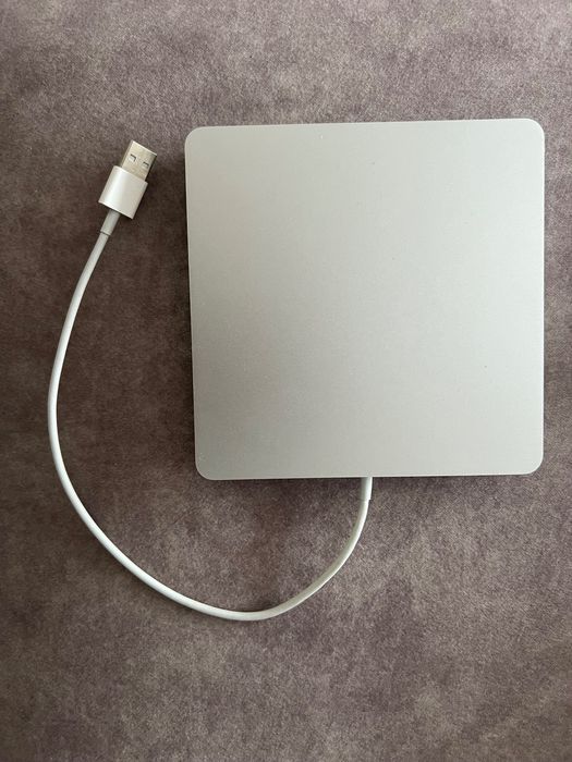 MacBook Air 13” srebrny (A1466, 8GB RAM, 128GB SSD) + odtwarzacz CD