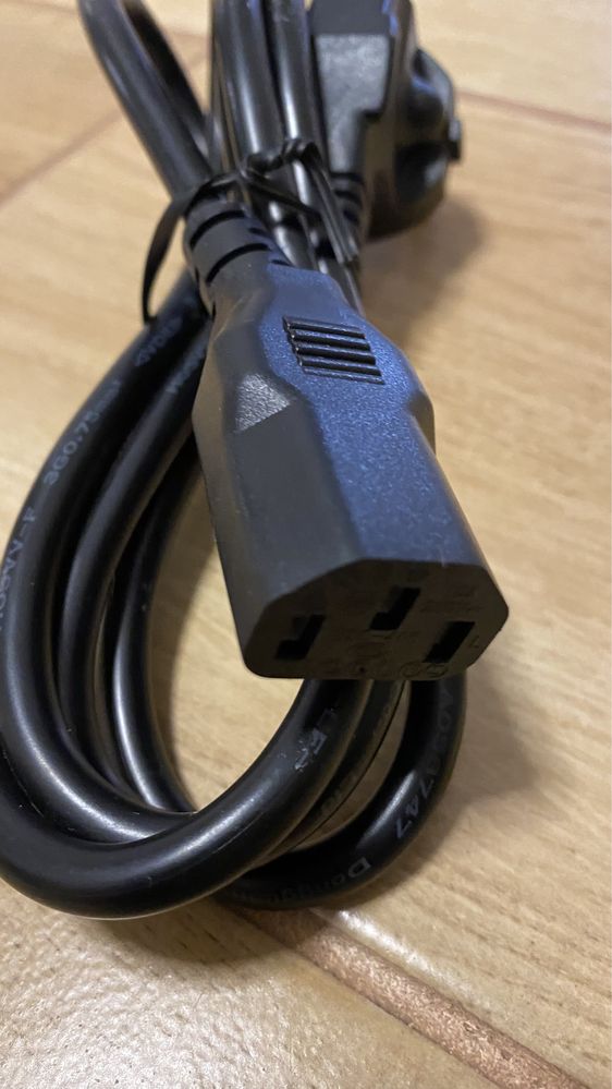 Kabel przewód zasilający komputerowy komputer