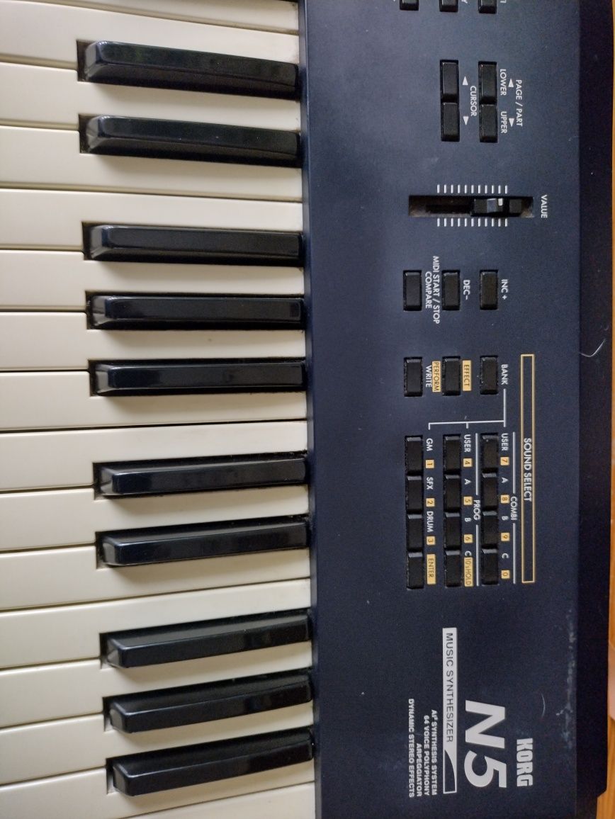 świetny syntezator Korg N5