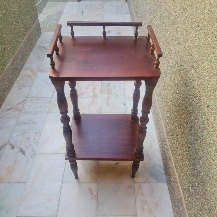 Mesa de cabeceira em madeira Vintage