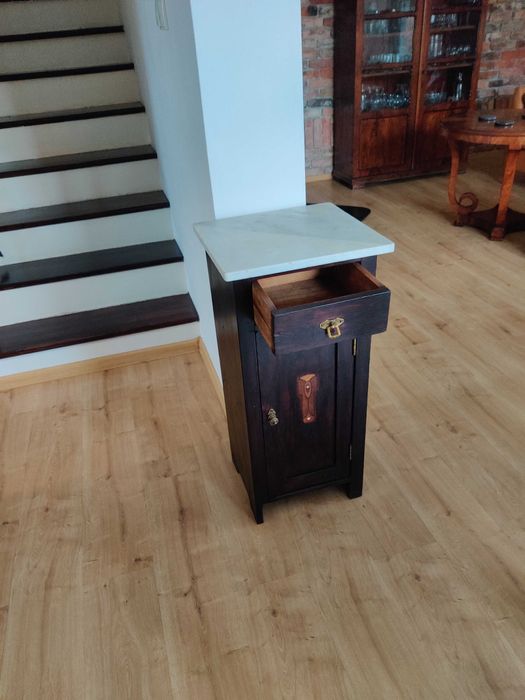 Niepowtarzalna szafkę secesyjna z intarsja sprzedam