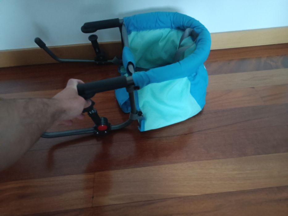 Vendo cadeira de refeição de fixar a mesa para criança