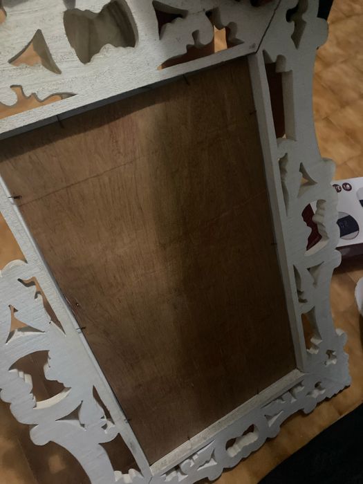 espelho talhado em madeira