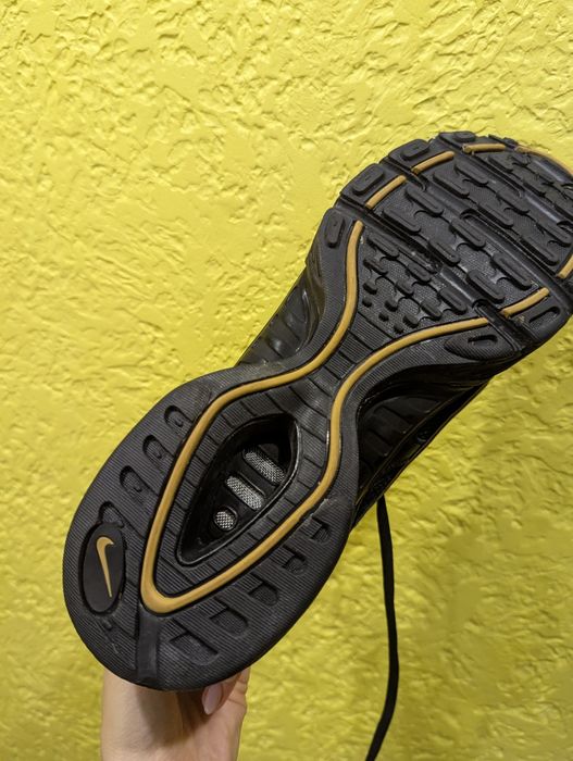 Легкі та зручні кросівки