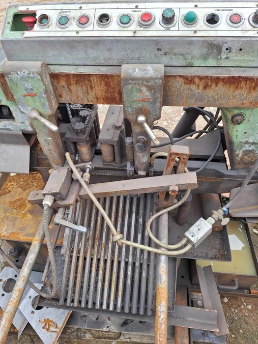 Maszyna do ciencia metalu