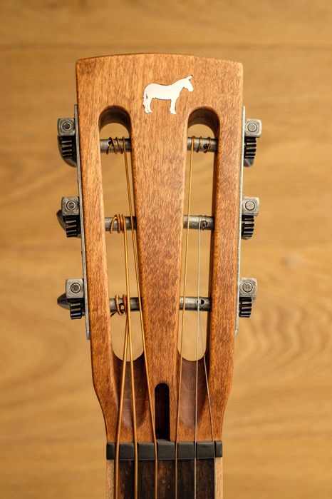 Guitarra Mule Resonator Tricone