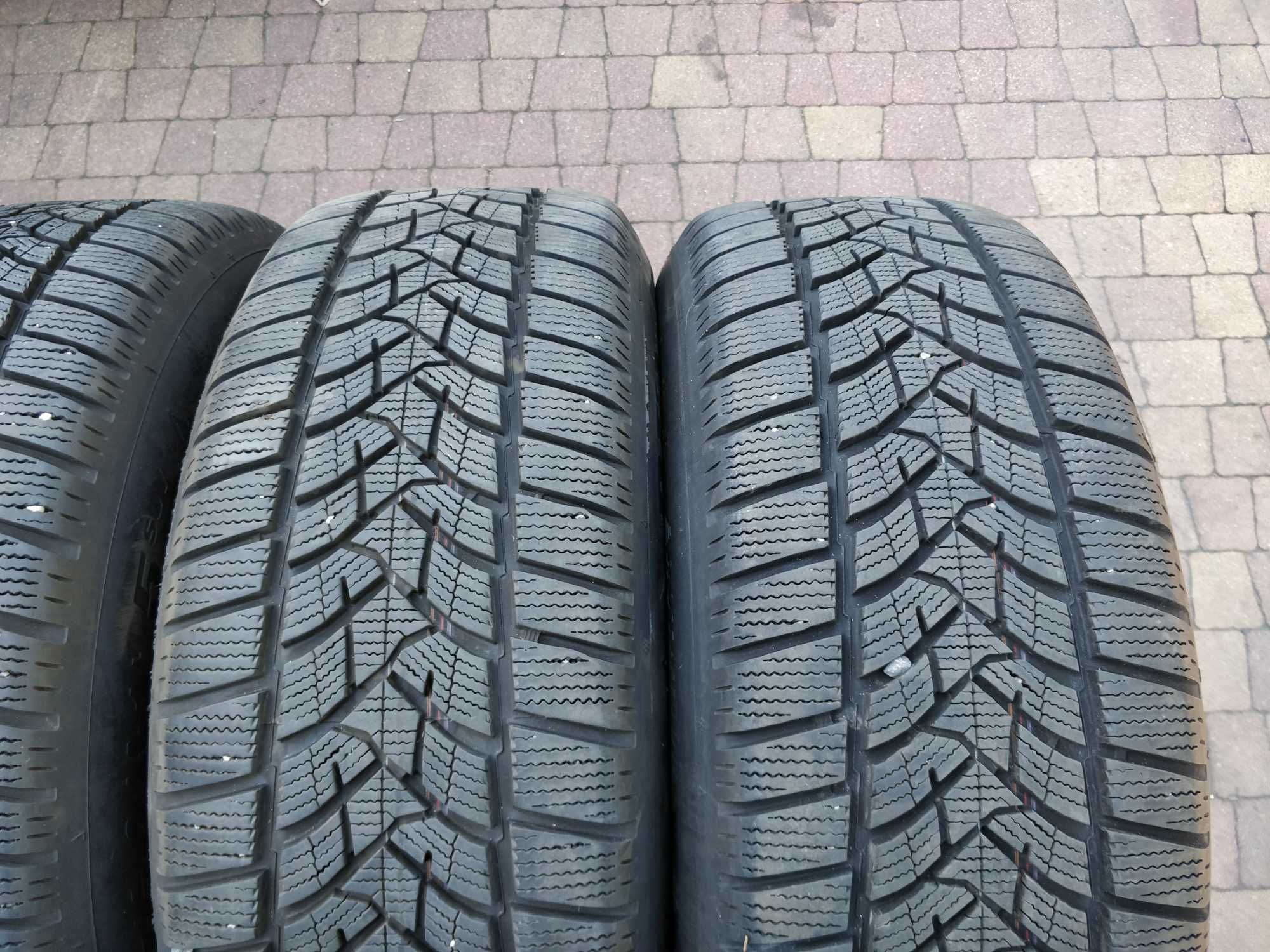 3514. Opony zimowe 235/60/18 Dunlop 8-8.5mm 2022r cena za 4szt