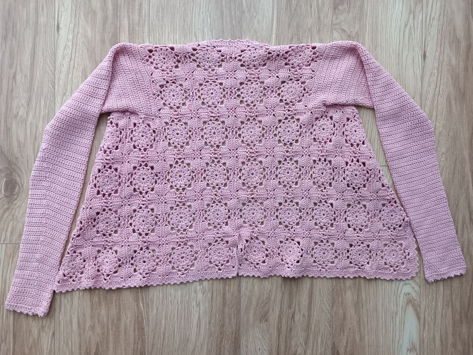 Różowy sweter narzutka z kwadratów w kwiaty XXS/XS