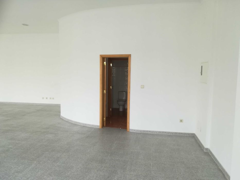 Loja para para Comercio e Serviços, Mafra a 300 m da Galp
