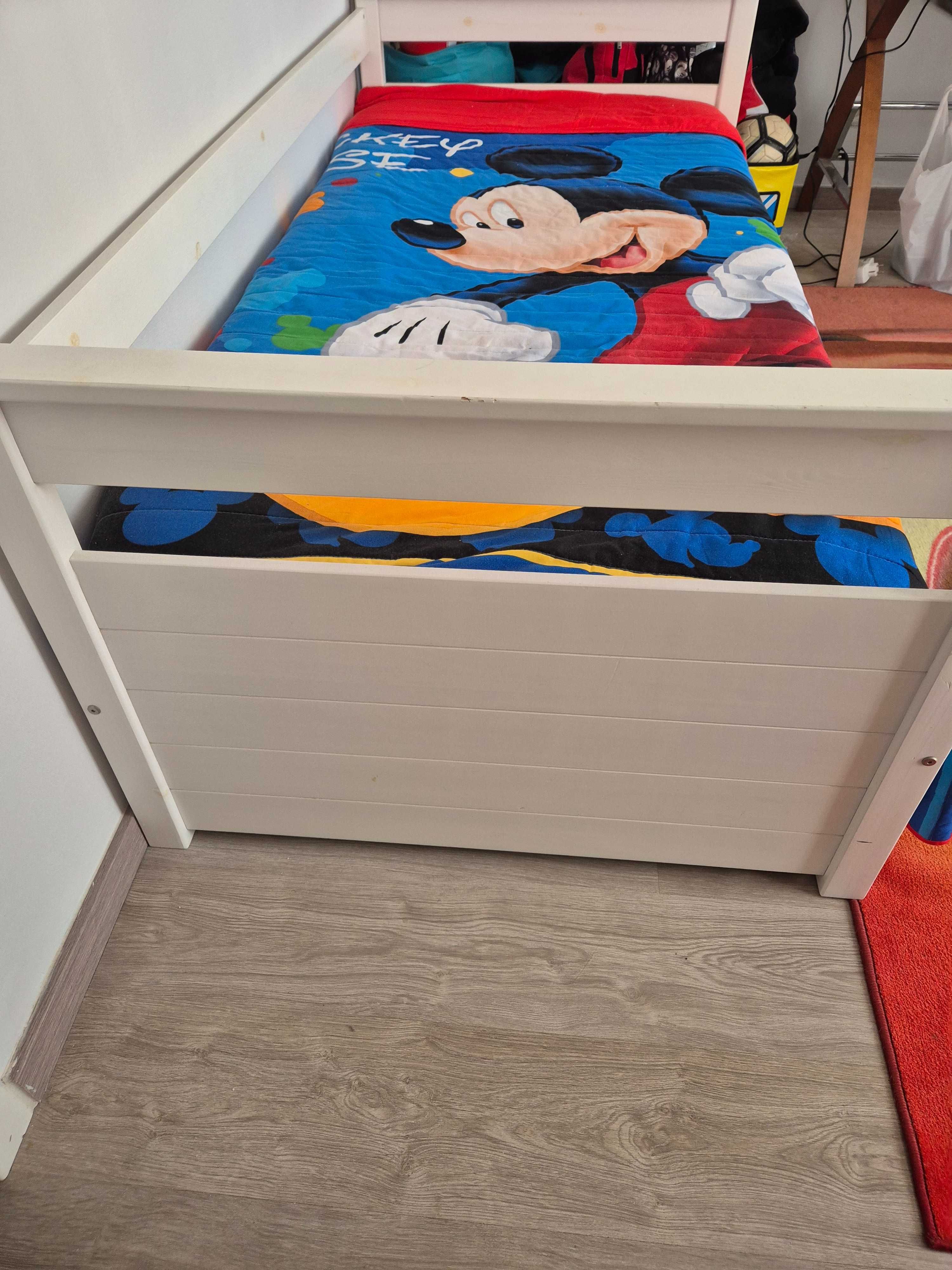 Cama extensível com 2 colchões novos .