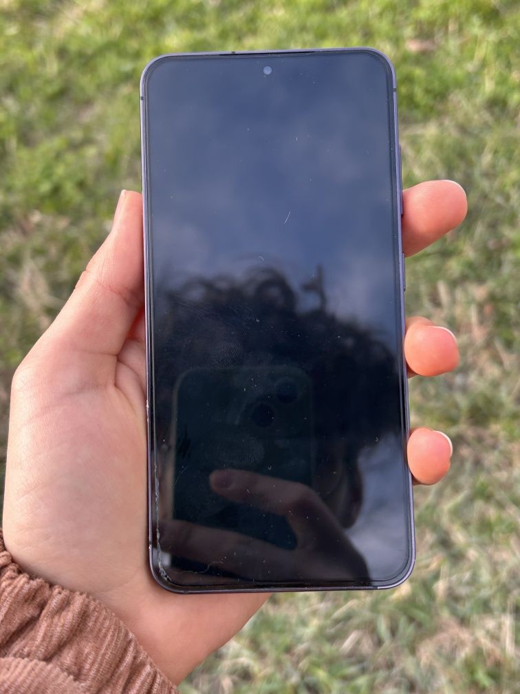 Samsung S23 8/128 в гарному стані