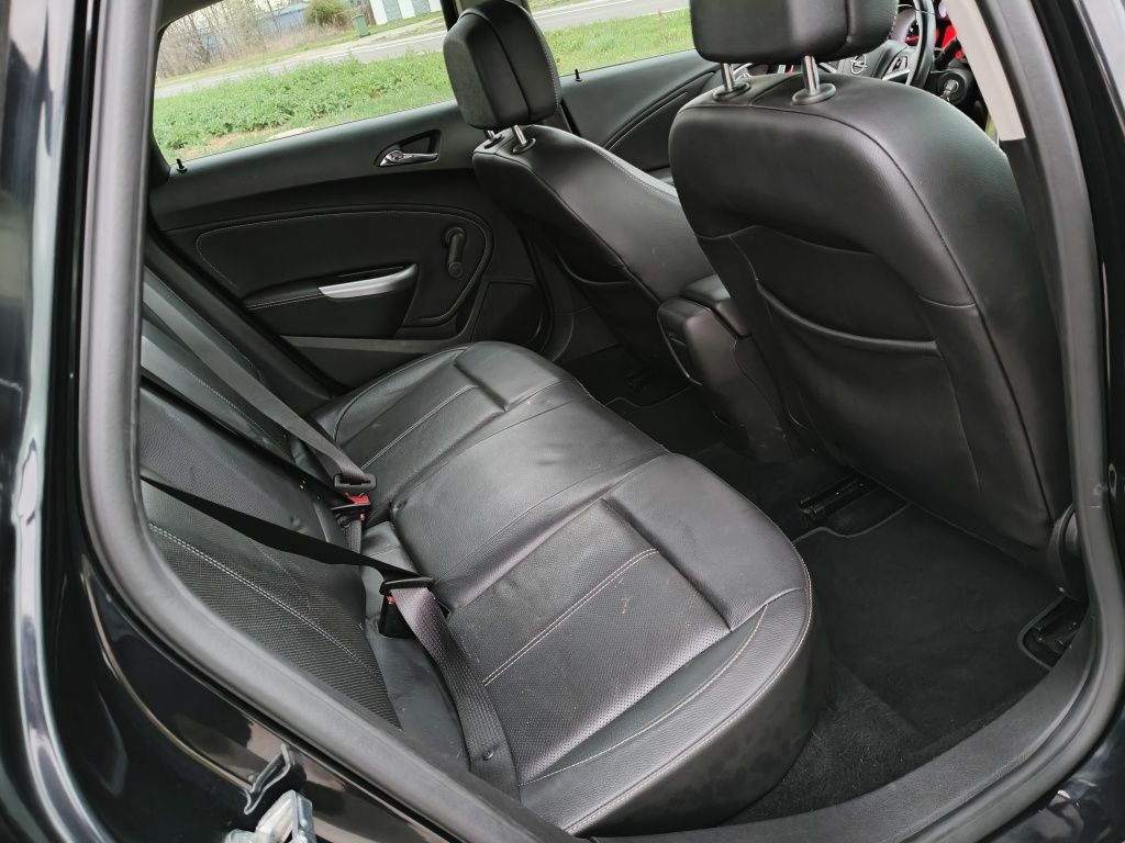 Opel Astra 1,6 Sport Cosmo *** Skóry *** Navi ***