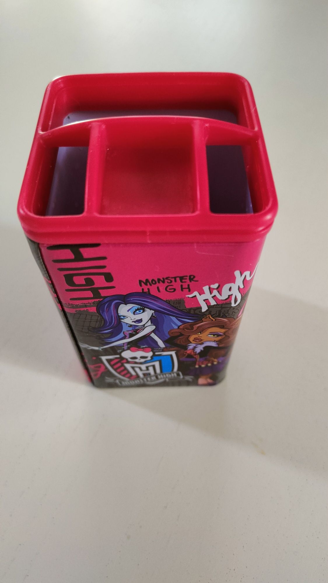 Pojemnik na długopisy, organizer metalowy Monster High