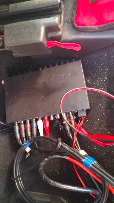 Som automotivo com boa qualidade caixa de médios cornetada