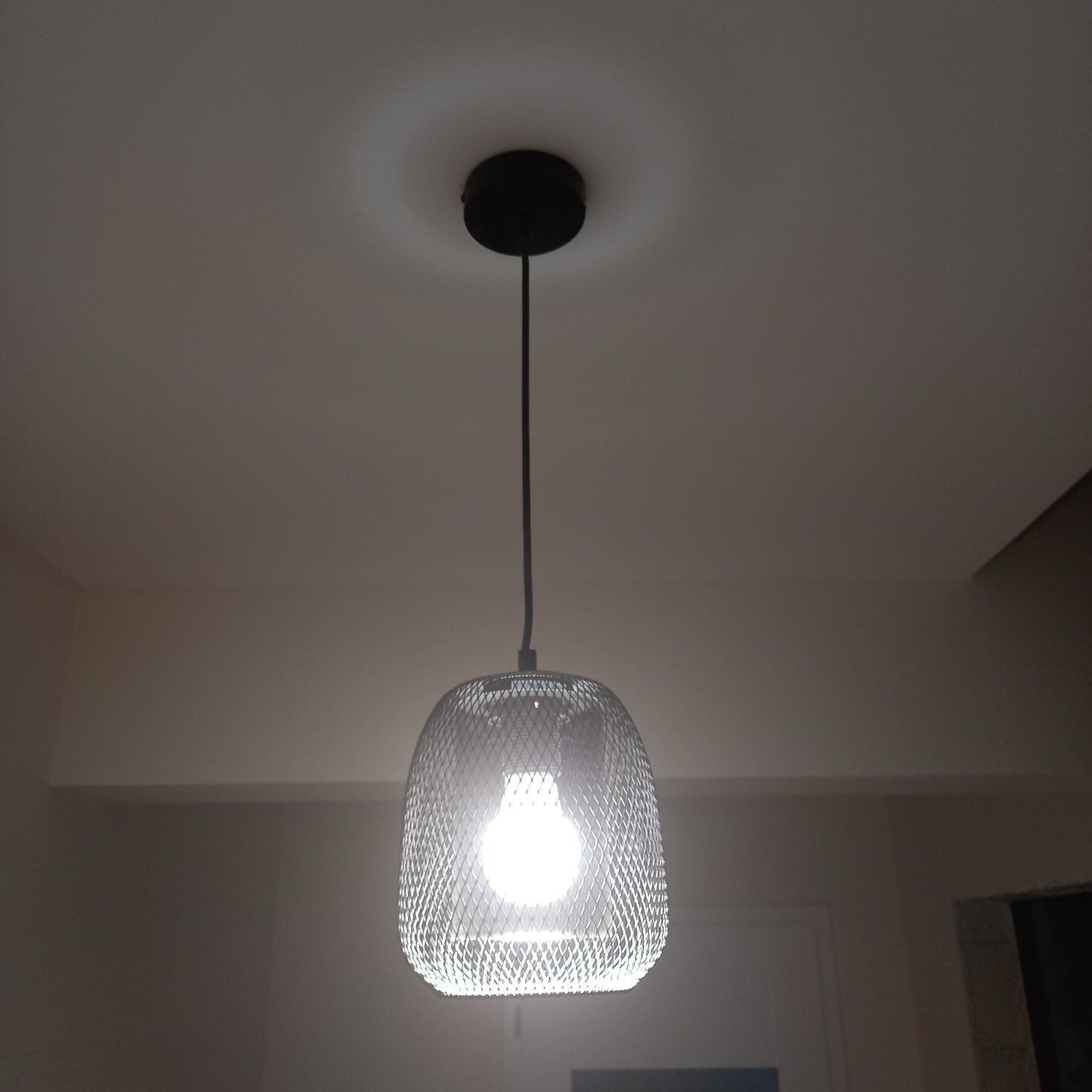 Lampa Amiria czarna italux