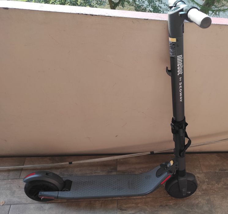 Hulajnoga elektryczna - Segway Ninebot Kickscooter ES2