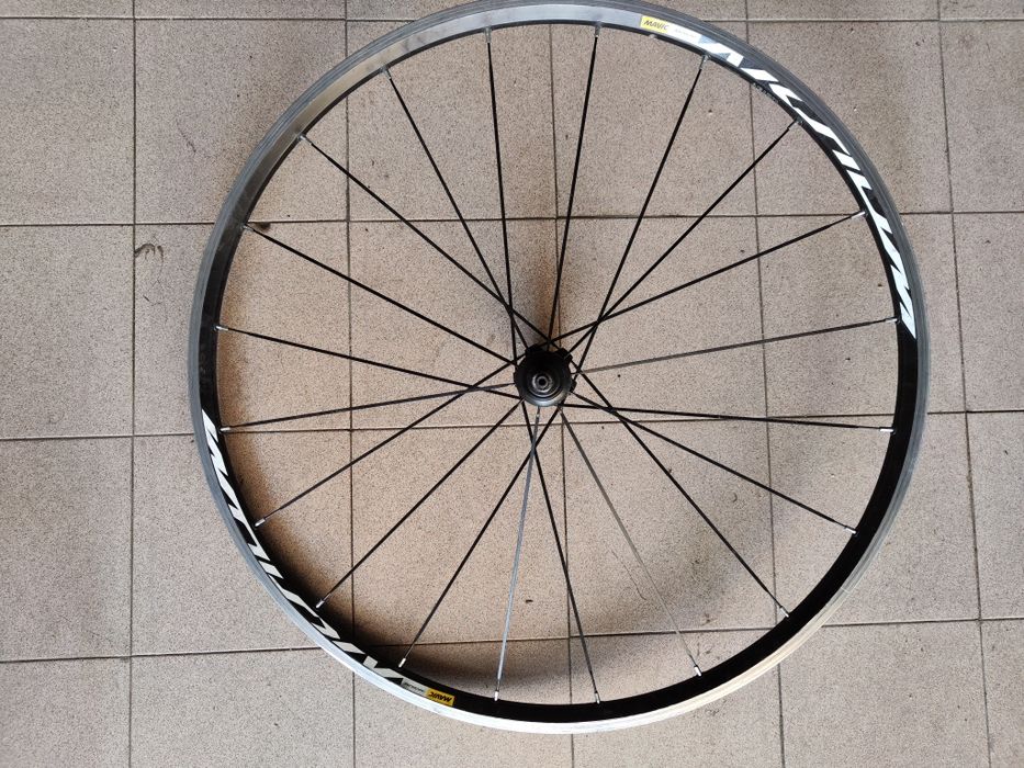 Roda de bicicleta de estrada frente mavic askzium