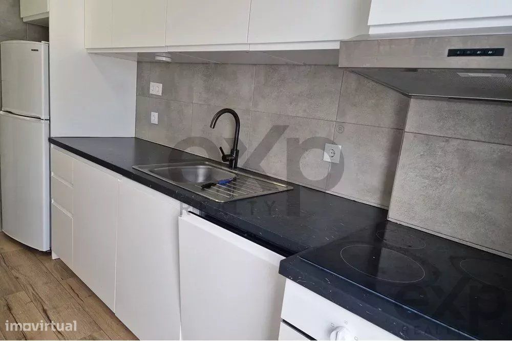 Excelente apartamento T3 remodelado no coração de Lagoa