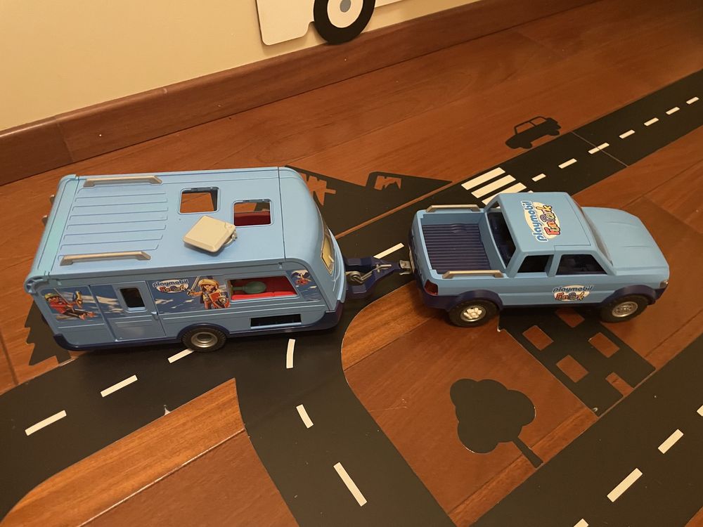 Samochód + kamper. Playmobil