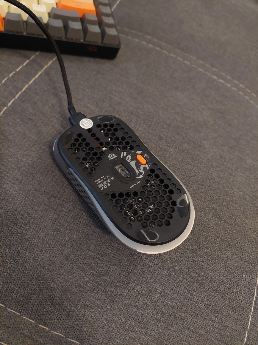 Teclado Yindiao T8 60% RGB + Rato