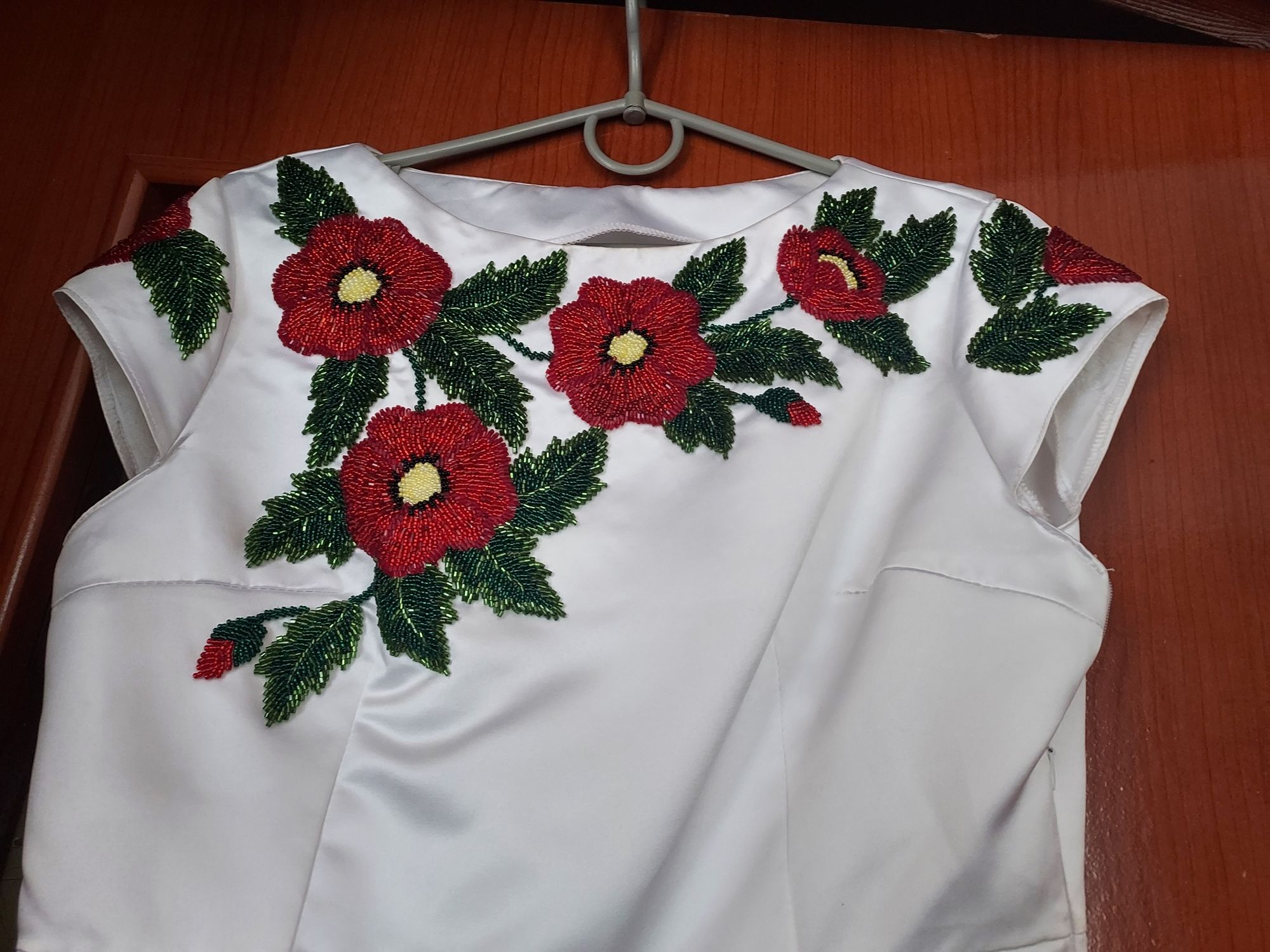 Вишите чеським бісером плаття