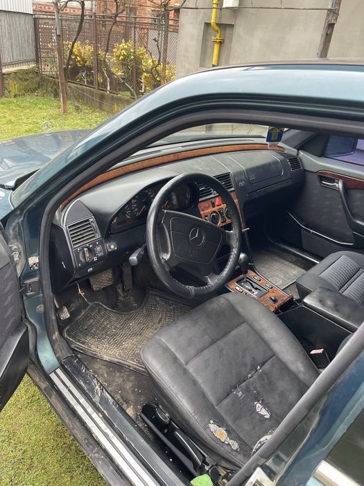 Продам авто в нормальному стані автомат